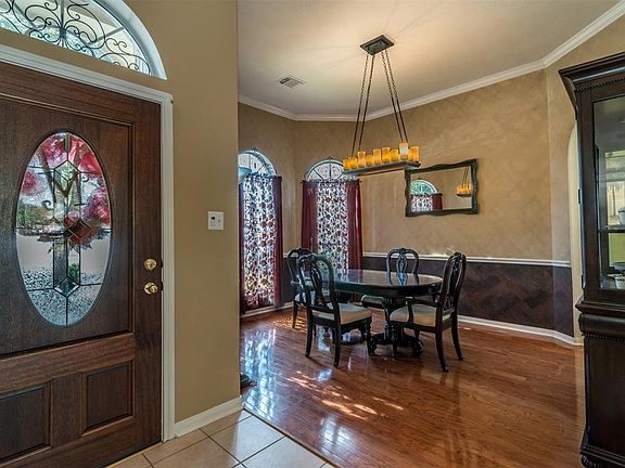3rd image of 203 Lark Hollow Ln