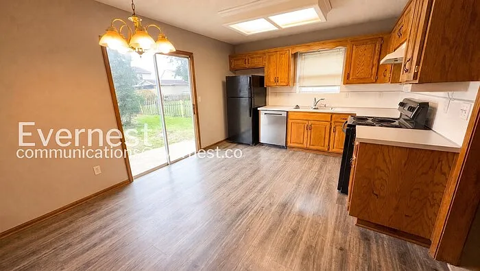 1041 Dean Dr — Photo 5