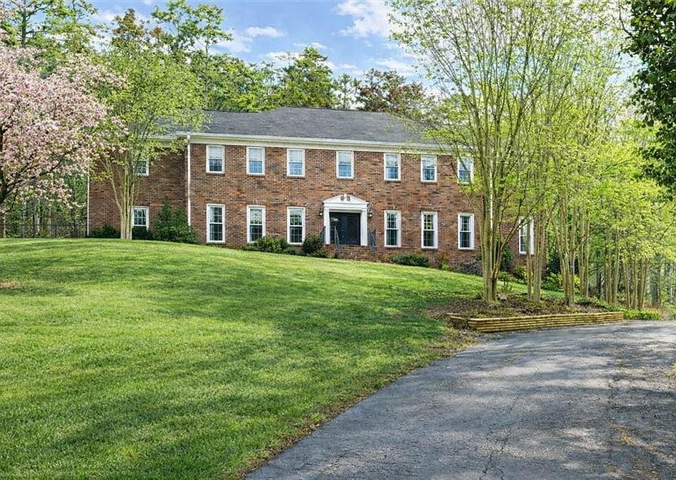 1st image of 20 Pine Valley Rd SW