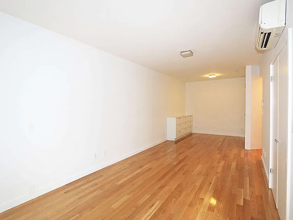 4th image of 44 Carmine St APT 1