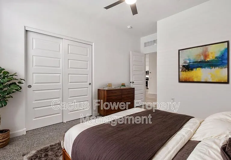 1718 W Sombra Ave — Photo 33