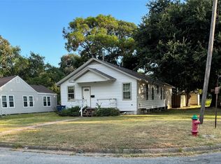 302 10th Ave N, Texas City, TX 77590