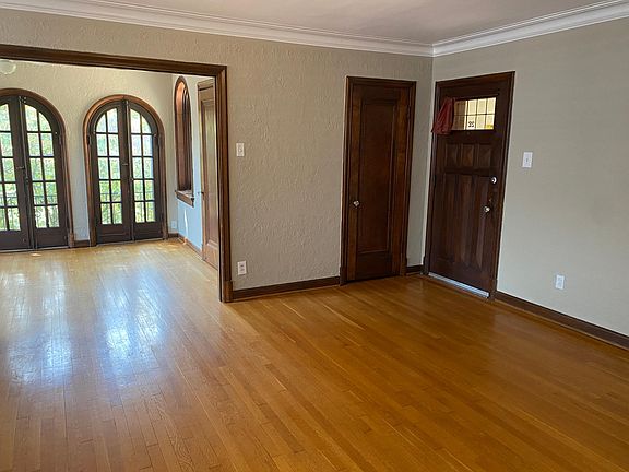 3rd image of 7337 Pershing Ave #2E