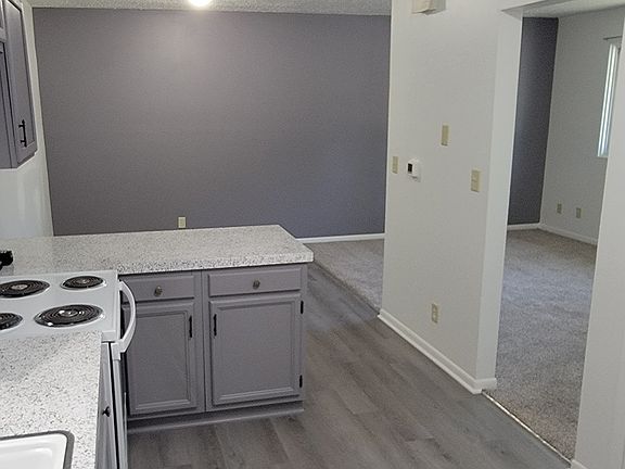 3rd image of 214 NW Chapel Dr APT 6