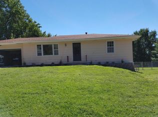 12 N Carriage Dr, Saint Joseph, MO 64506