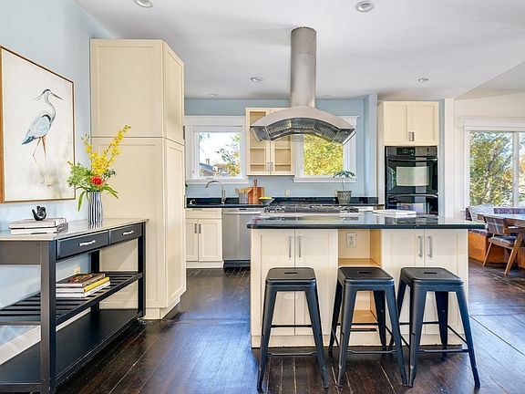 4th image of 161 Columbia St #3