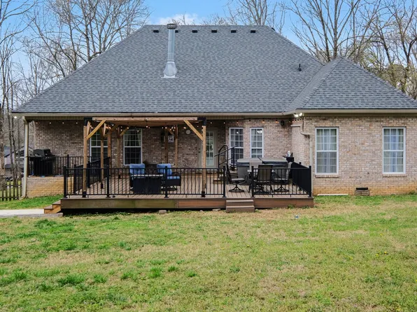 1213 Lake Marie Rd, Gallatin, TN 37066