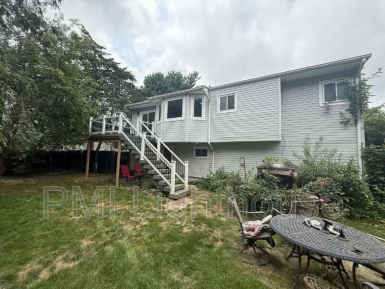 2077 Feuereisen Ave — Photo 21