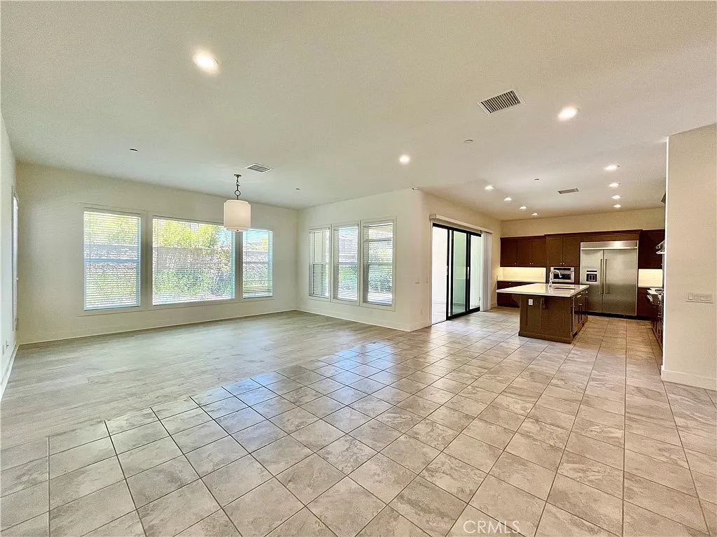 5 bed, 4.5 bath, 3328 sqft, $7,500 — Photo 4