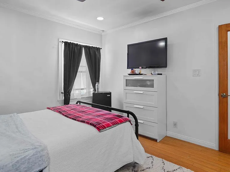 3801 Sutro Ave — Photo 14