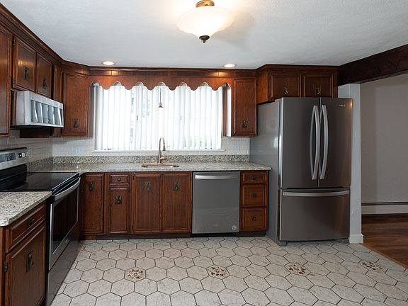 2nd image of 40 Woodlawn Ave