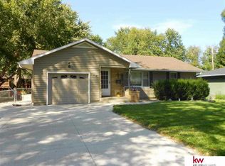 108 Matthies Dr, Papillion, NE 68046