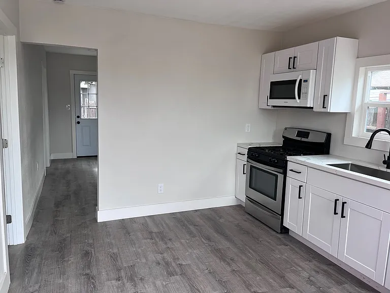 327 Hosmer Ave — Photo 4