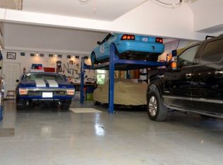 77 Tomlin Cir, Burr Ridge, IL 60527