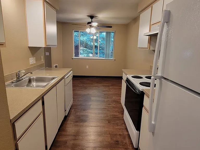 South Vista Apartments — Photo 9