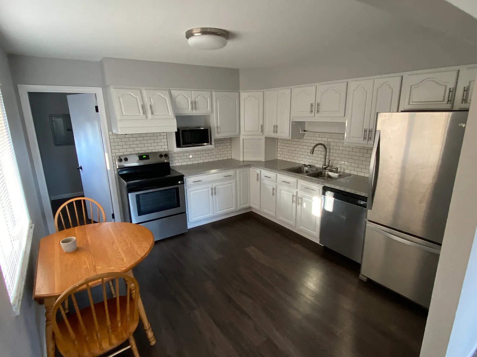 326 Southview Dr — Photo 2