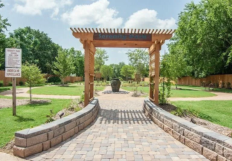 2110 Whiteback Dr — Photo 40