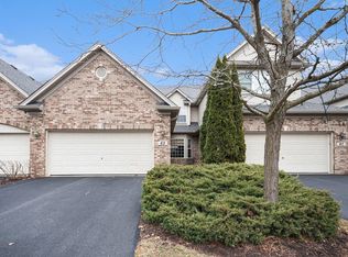 63 Oak Creek Ct, North Aurora, IL