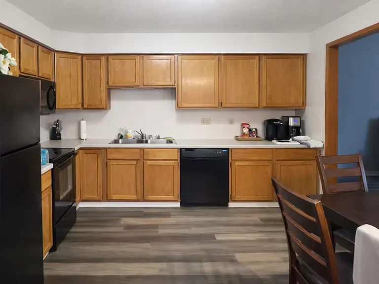 910 Alma Dr — Photo 9