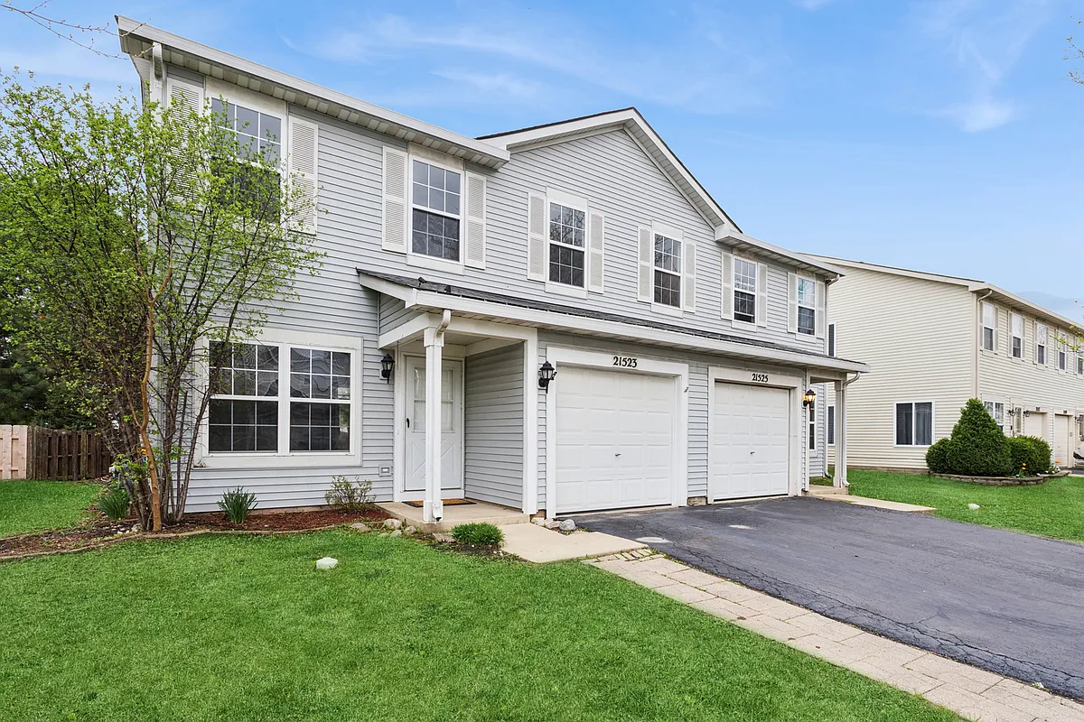 Building Photo - 21523 Franklin Cir #21523