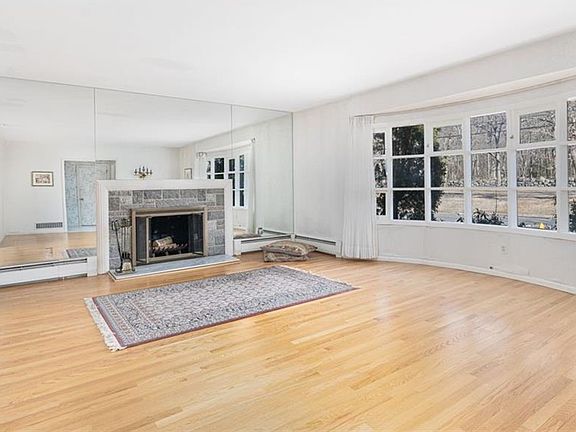4th image of 670 Blackstone Blvd