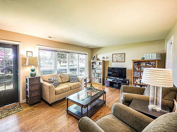 3rd image of 11411 S Neenah Ave