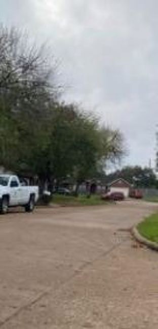 Exterior Neighborhood (street photo)