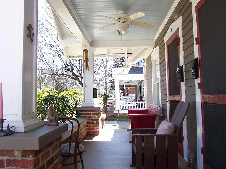 Front sitting porch with fan