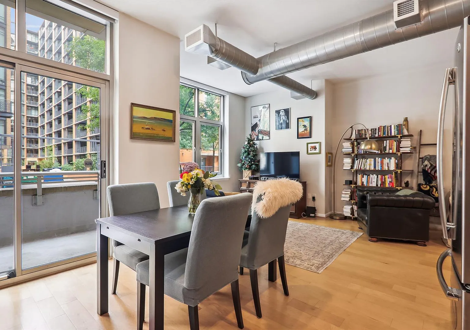 Incredible 1BR/1BA Condo With Garage Parking in Vibrant Mount Vernon Triangle! — Photo 3