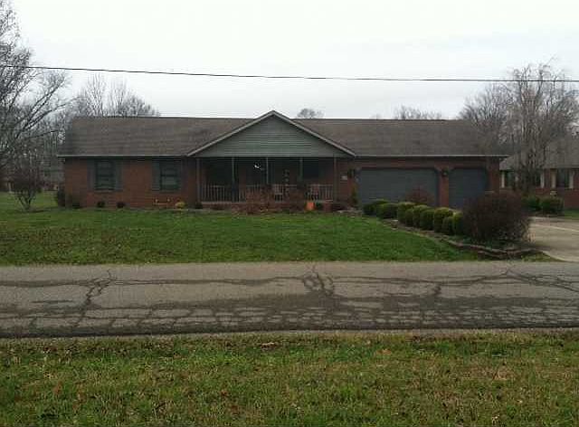 1st image of 645 Lakeshore Dr W