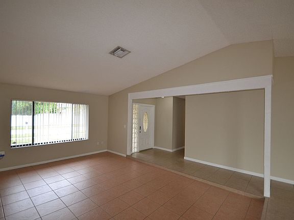 2nd image of 930 NE 205th St