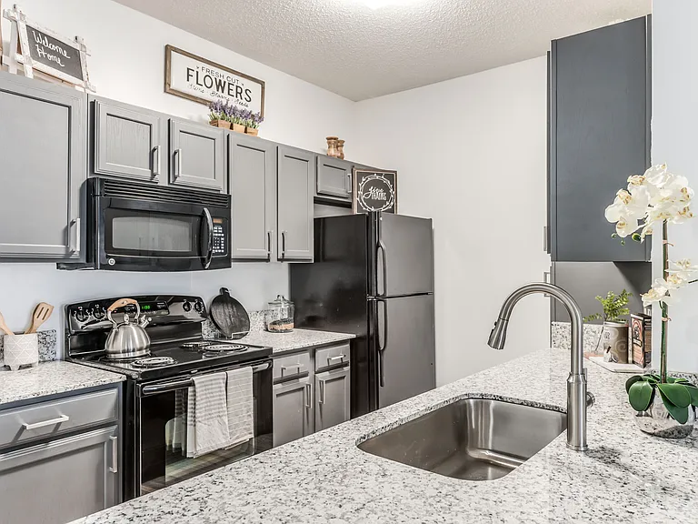 2BD, 2BA - 1150SF - Kitchen