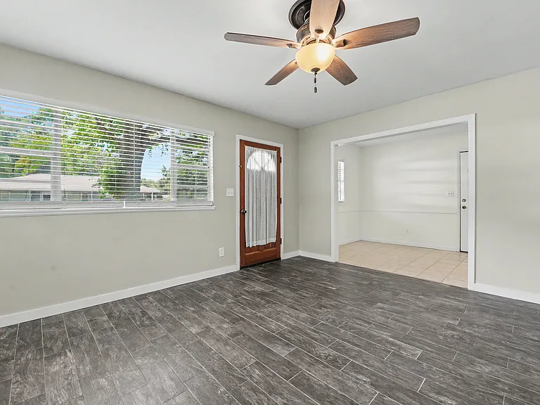 442 Woody Cir — Photo 2