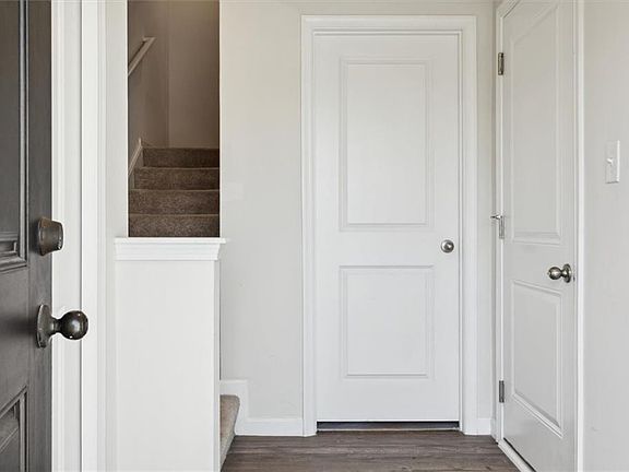 5th image of 1105 Lakeview Cv