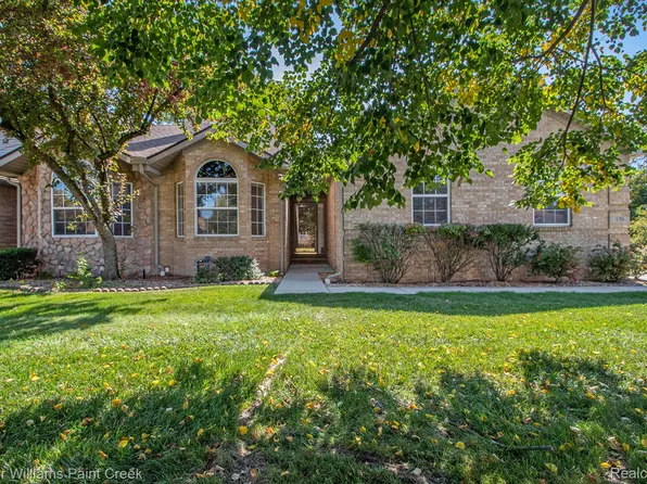 170 Cherry Hill Pointe Dr, Canton, MI 48187