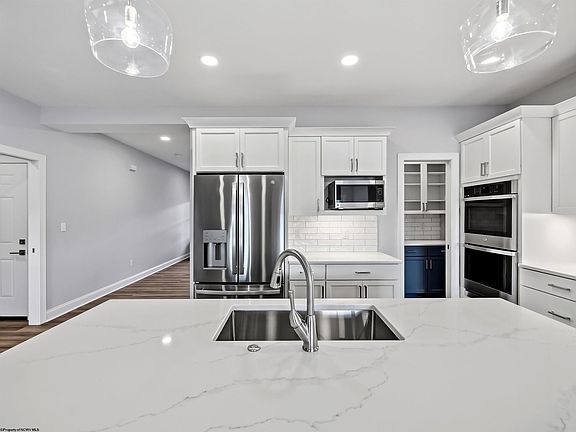 2nd image of 21 White Birch Cir