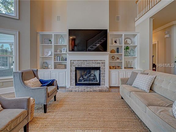 4th image of 8 Lenox Ln