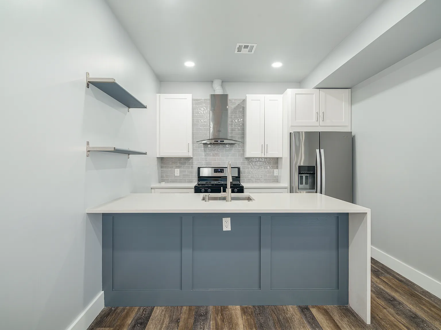 2 bed, 820 sqft, $1,750 — Photo 2