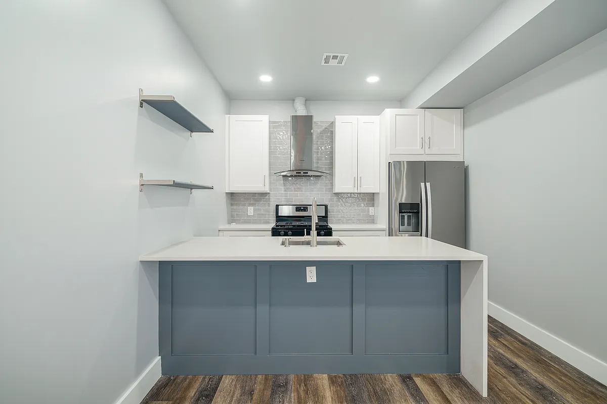 Building Photo - 342 W Queen Ln #5