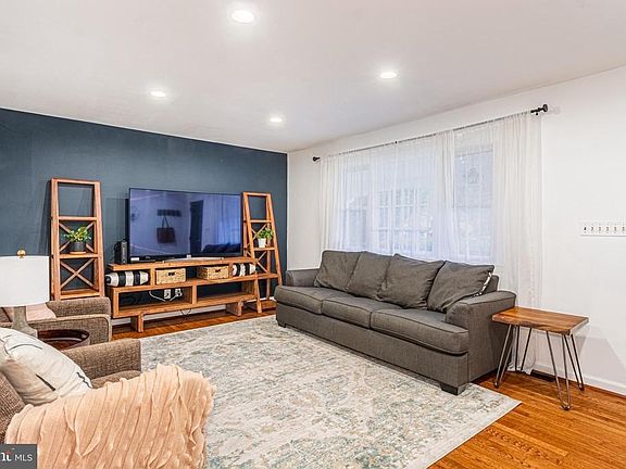 2nd image of 6901 Pine Hill Ct