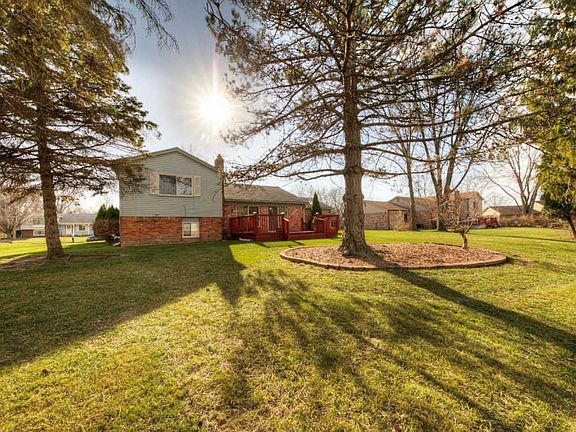 5th image of 37720 Hillcrest Dr