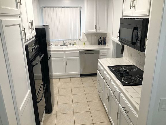 4th image of 1420 Rexford Dr #56c073a95