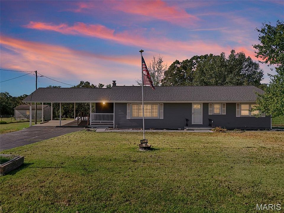1st image of 621 College Heights Rd