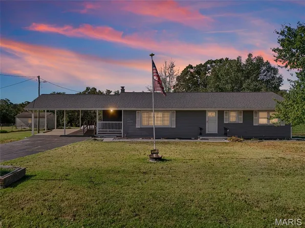 621 College Heights Rd, De Soto, MO 63020