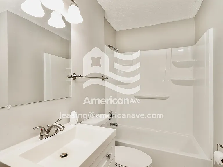 1362957_010_main_bathroom_13865677.jpg