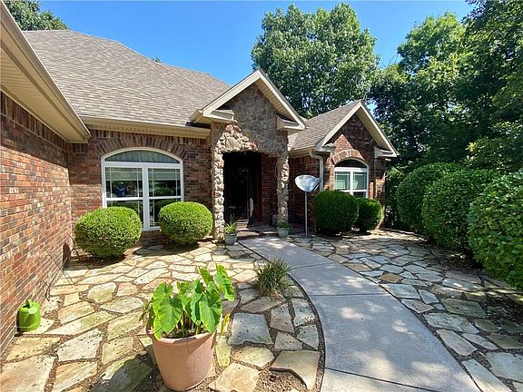 3rd image of 37 Marionet Ln
