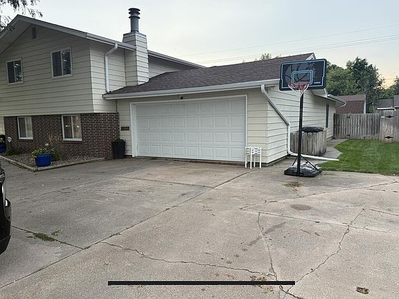 3rd image of 1012 Pleasant View Dr