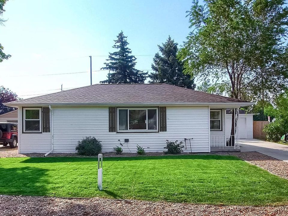 Quiet Old Town side street with great mature trees! Walk to Old Town and have some fun!