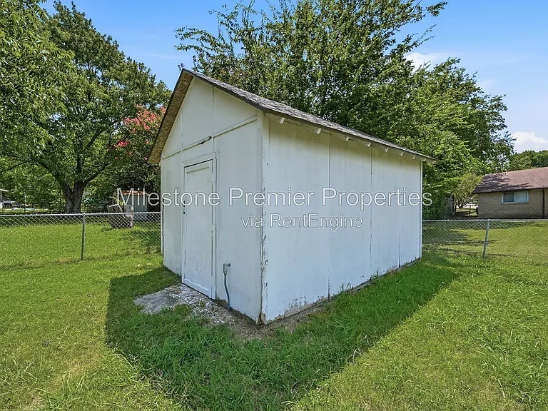 302 Iowa St — Photo 23