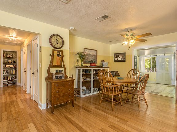 5th image of 2932 Larkspur St